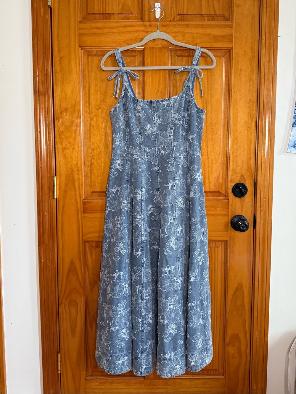 En Saison Blue Floral Midi Dress with White Lace Print - Picture 2 of 11